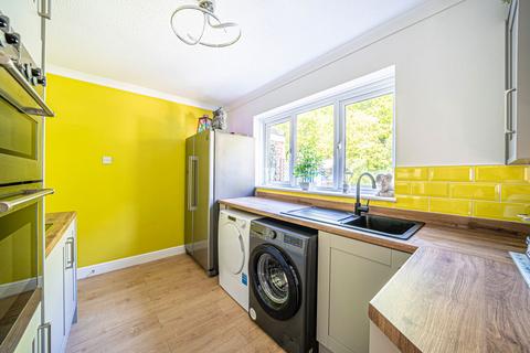 6 Foxmoor Close, Oakley, Basingstoke, RG23 7BQ