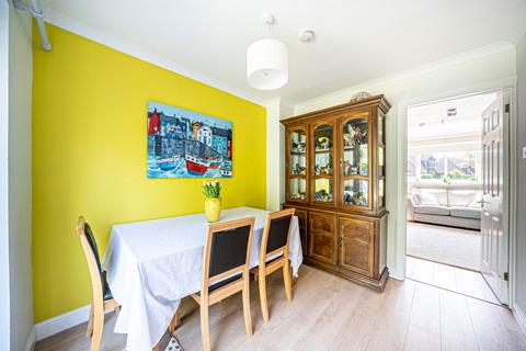 6 Foxmoor Close, Oakley, Basingstoke, RG23 7BQ