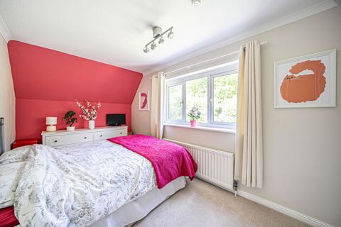 6 Foxmoor Close, Oakley, Basingstoke, RG23 7BQ