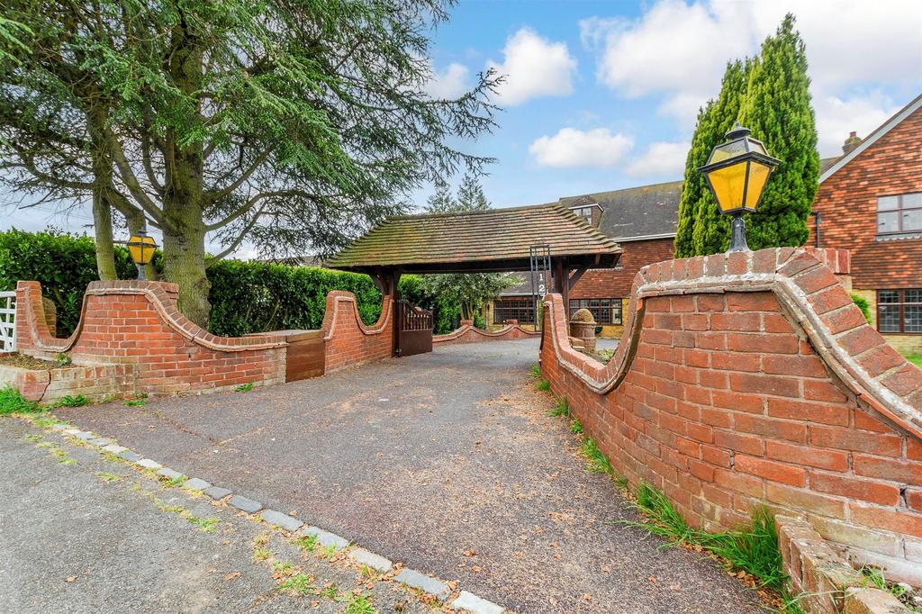 Driveway/Parking