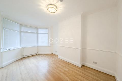 4 bedroom terraced house to rent, Newham, London E6