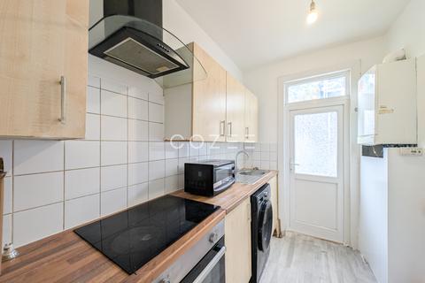 4 bedroom terraced house to rent, Newham, London E6