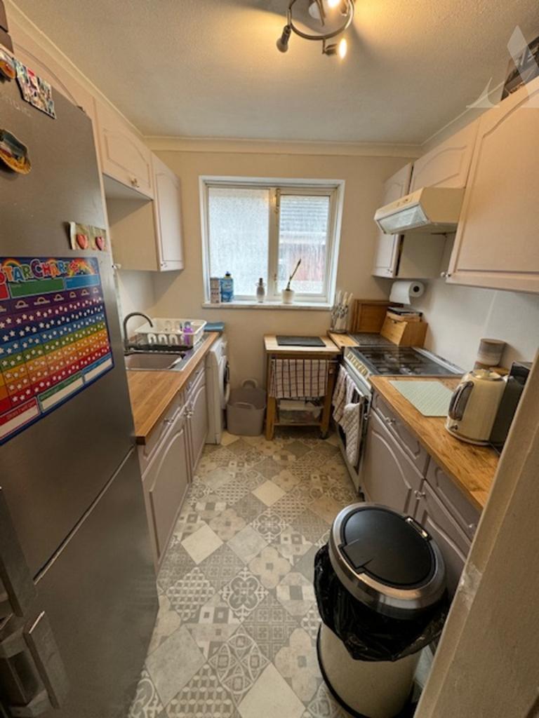 39 Kington Way kitchen
