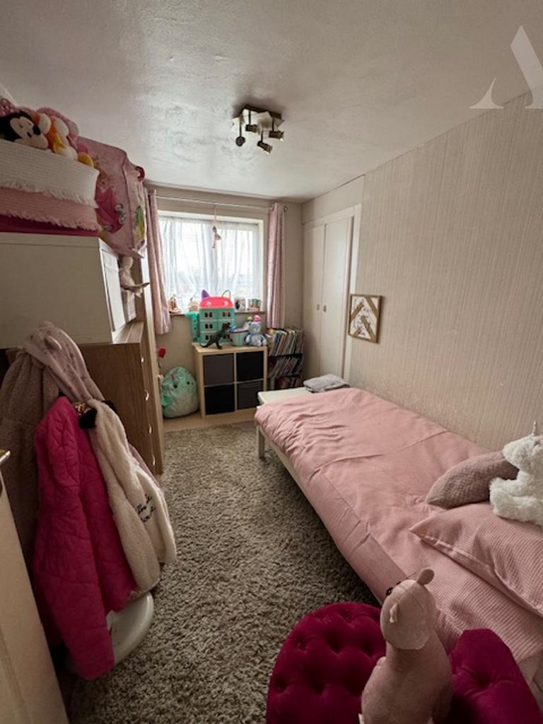 39 Kington Way bed 2