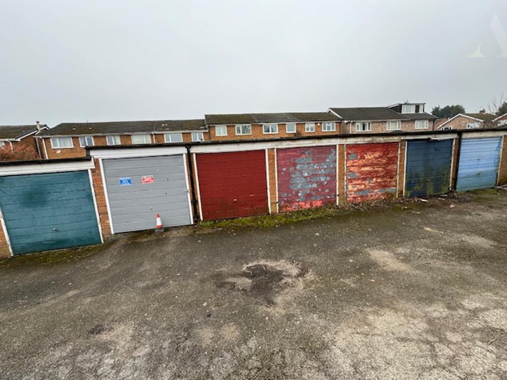 39 Kington Way garage