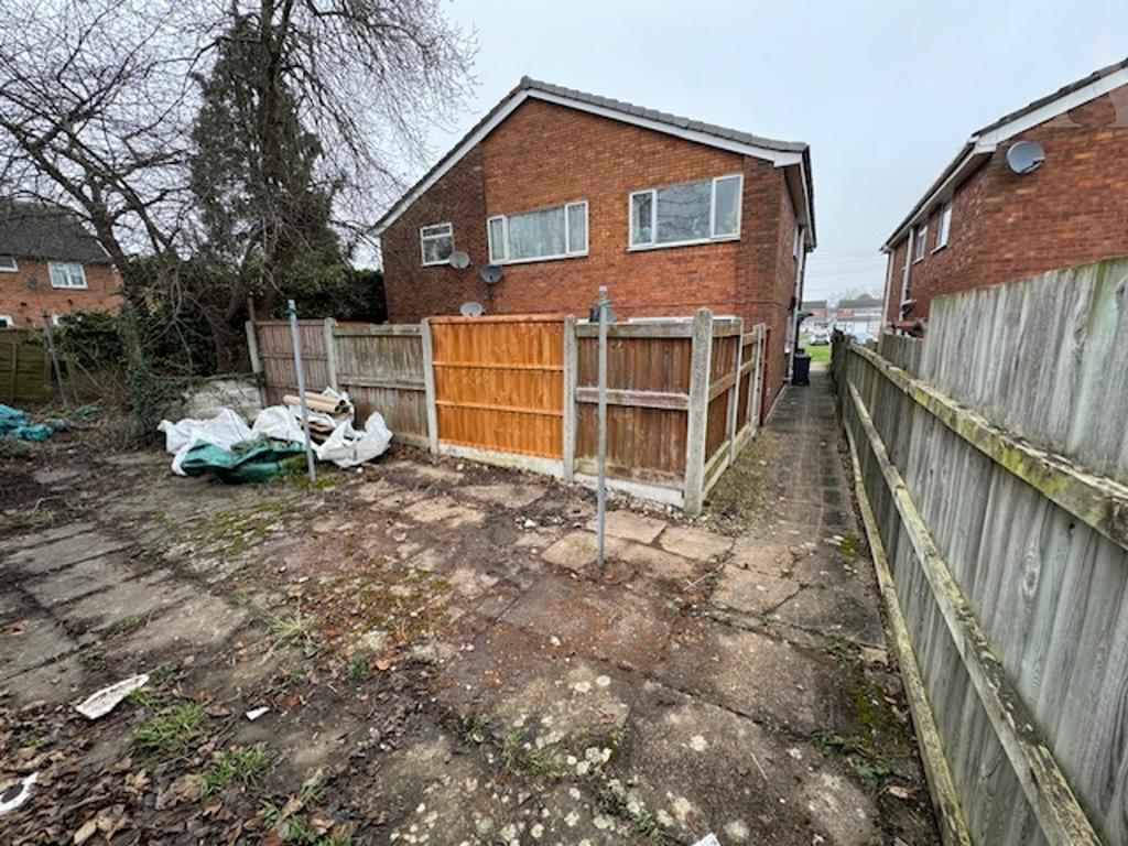 39 Kington Way garden