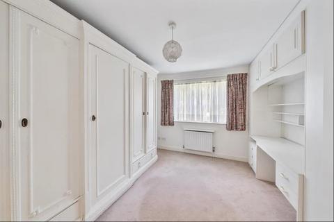 3 bedroom apartment for sale, Windsor House, Regency Crescent, NW4 1NW