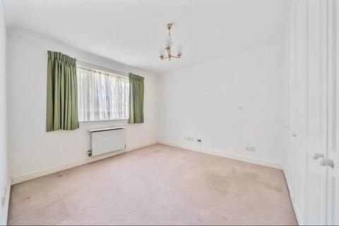 3 bedroom apartment for sale, Windsor House, Regency Crescent, NW4 1NW
