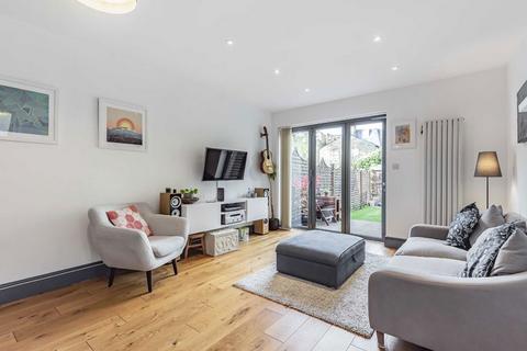 27 Waldron Road, London, SW18 3TB