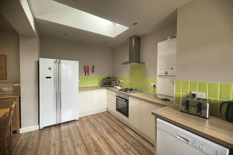 6 bedroom semi-detached house to rent, *£120pppw excl bills* Pelham Crescent, Beeston