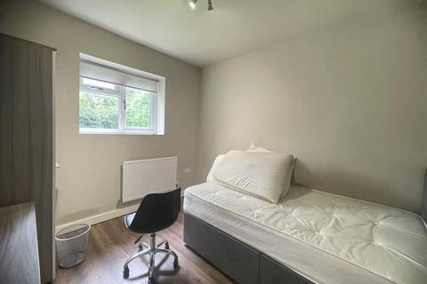 6 bedroom semi-detached house to rent, *£120pppw excl bills* Pelham Crescent, Beeston