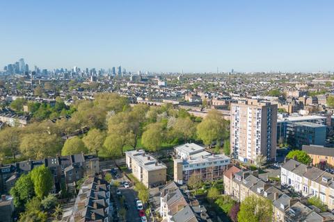 1 bedroom flat for sale, Cazenove Road, London, N16