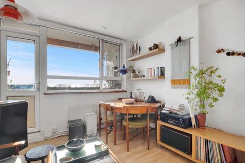 1 bedroom flat for sale, Cazenove Road, London, N16