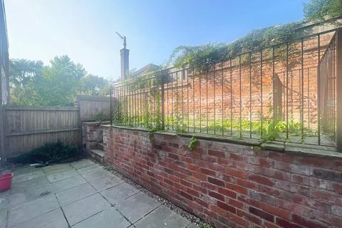 4 bedroom terraced house to rent, *£120pppw excl bills* Yeomans Court, The Park, Nottingham
