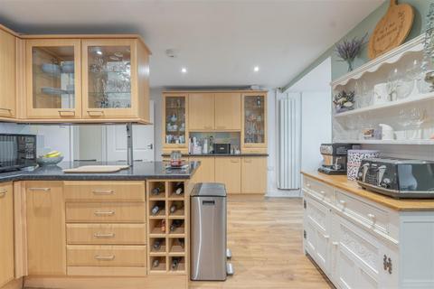 undefined, Ferndale Close, Hagley