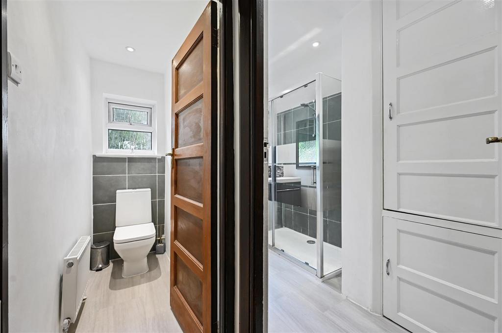 WH - 41 Rossdale - Shower Room A3 (1).JPG