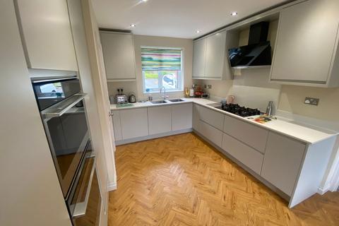 3 bedroom detached house for sale, 16 Packwood Chase, Chadderton OL9 0PG