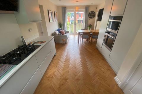 3 bedroom detached house for sale, 16 Packwood Chase, Chadderton OL9 0PG