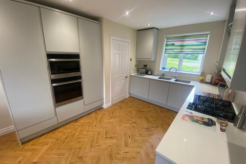 3 bedroom detached house for sale, 16 Packwood Chase, Chadderton OL9 0PG