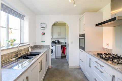27 Weavers Chase, Wakefield, WF2 9UE