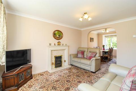 27 Weavers Chase, Wakefield, WF2 9UE