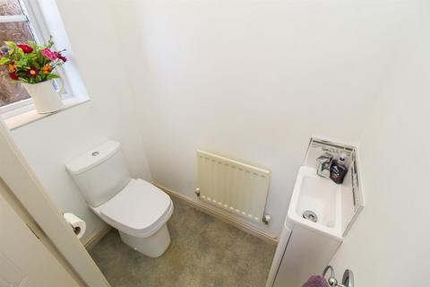 27 Weavers Chase, Wakefield, WF2 9UE