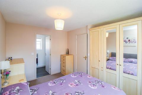 27 Weavers Chase, Wakefield, WF2 9UE
