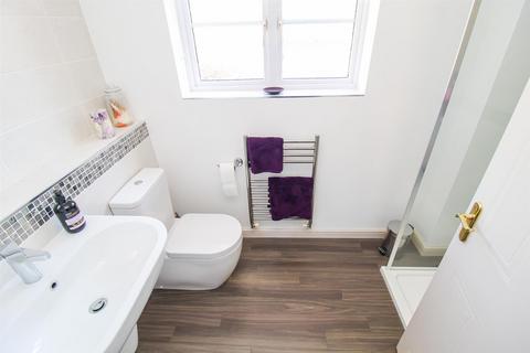 27 Weavers Chase, Wakefield, WF2 9UE