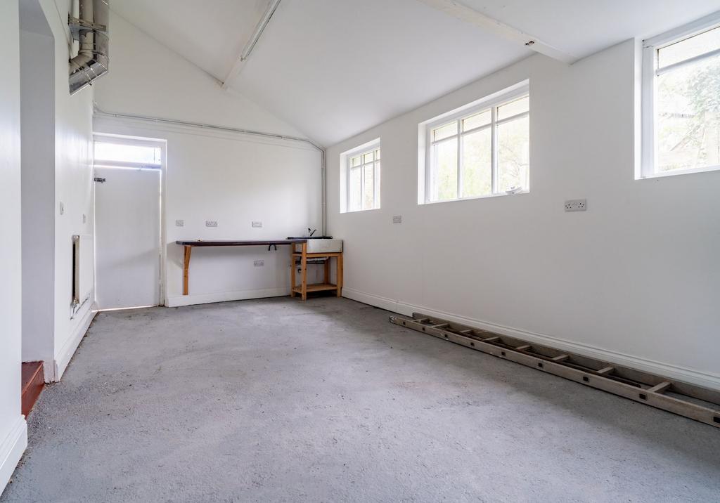 Attached Garage / Utility Area