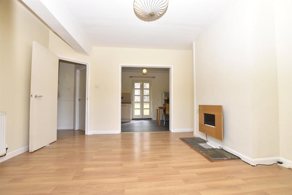 Living Room/ Dining