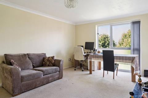 2 bedroom apartment for sale, Cranston Close, Ickenham, UB10