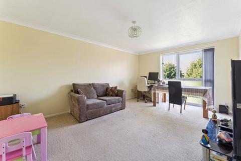 2 bedroom apartment for sale, Cranston Close, Ickenham, UB10