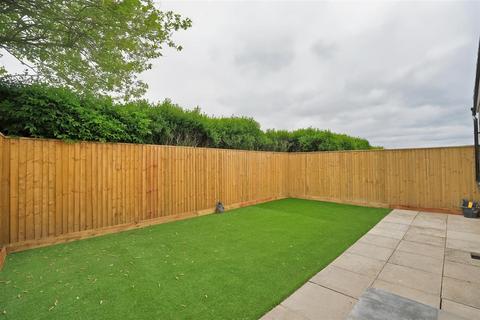 5 Tyersal Walk, Bradford, BD4 8ER