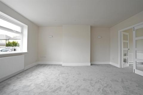 5 Tyersal Walk, Bradford, BD4 8ER