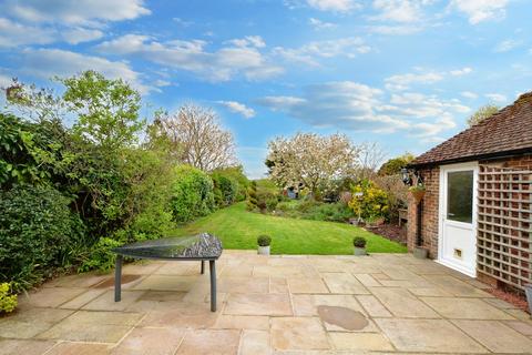 3 bedroom detached house for sale, Sandyhurst Lane, Ashford TN25