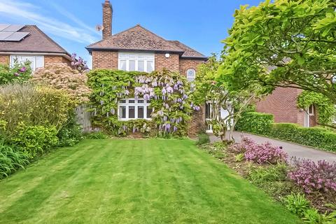 3 bedroom detached house for sale, Sandyhurst Lane, Ashford TN25