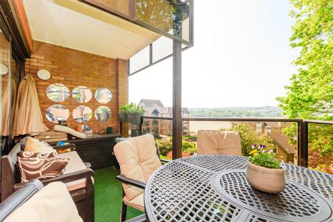 3 bedroom ground floor flat for sale, Esplanade, Rochester, Kent