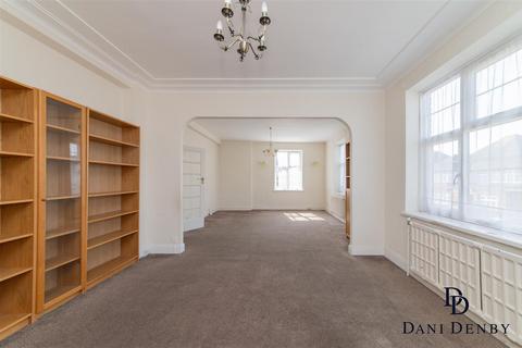 3 bedroom flat for sale, Golders Green Road, London NW11