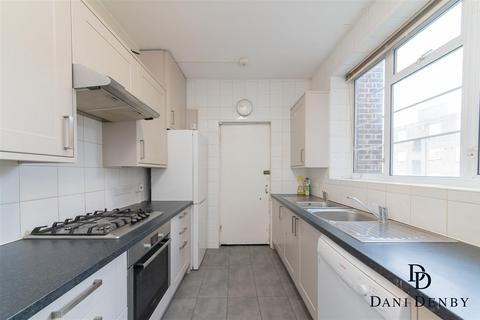 3 bedroom flat for sale, Golders Green Road, London NW11