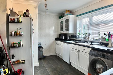 2 bedroom flat for sale, Heol Fargoed, Bargoed, CF81