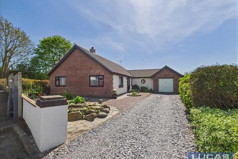 undefined, Cae Lleiniau, Dwyran