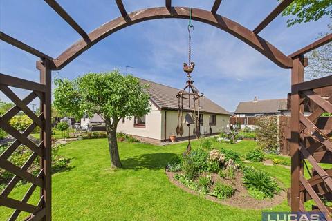 undefined, Cae Lleiniau, Dwyran