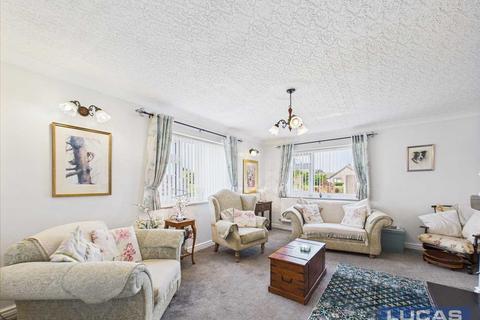 undefined, Cae Lleiniau, Dwyran