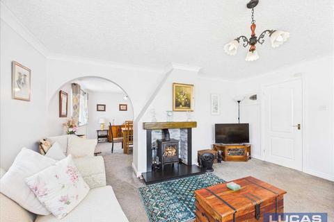 undefined, Cae Lleiniau, Dwyran