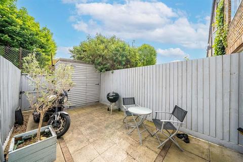 3 bedroom terraced house for sale, Virginia Road, London E2
