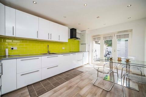 102 Virginia Road, London, E2 7NG