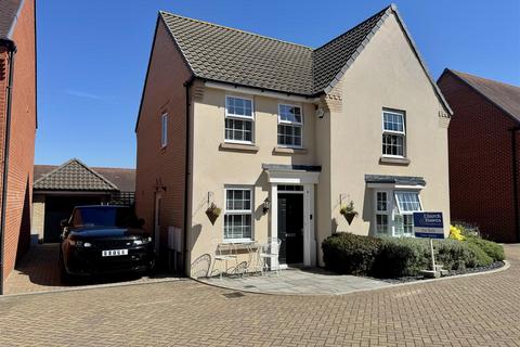 4 bedroom detached house for sale, Willow Walk, Southminster