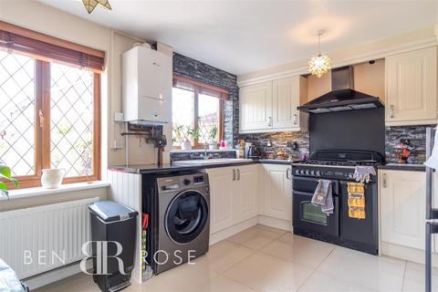 15 Barbrook Close, Standish, Wigan, WN6 0SX