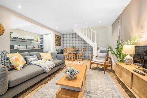6 Caledonia Mews, Bristol, BS8 4DA