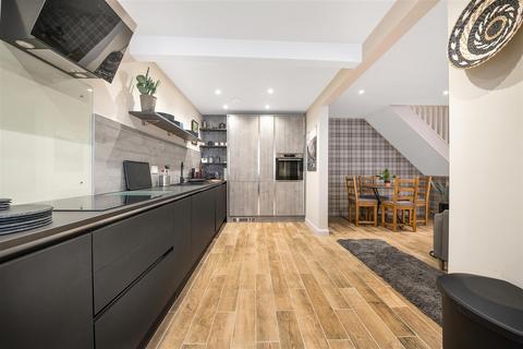 6 Caledonia Mews, Bristol, BS8 4DA